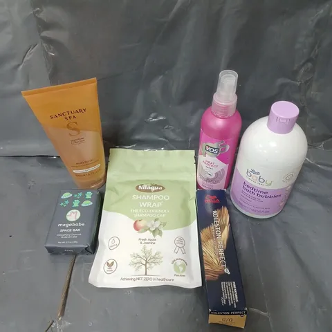 APPROXIMATELY 20 ASSORTED COSMETIC PRODUCTS TO INCLUDE SANCTUARY SPA BODY SCRUB, BABY BATH AND VO5 HEAT PROTECTION SPARY ETC. 