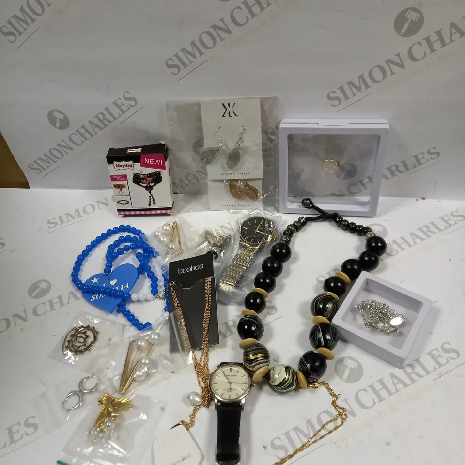 BOX OF APPROXIMATELY 30 ASSORTED JEWELLERY ITEMS TO INCLUDE NECKLACES, EARRINGS, WATCHES ETC   