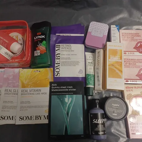 LOT OF APPROXIMATELY 20 ASSORTED HEALTH & BEAUTY ITEMS TO INCLUDE CARE MASKS, SHOWER DRESS AND BODY LOTION