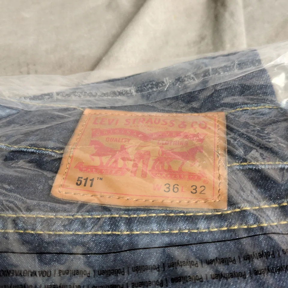 LEVI JEANS W36 L32 BAGGED