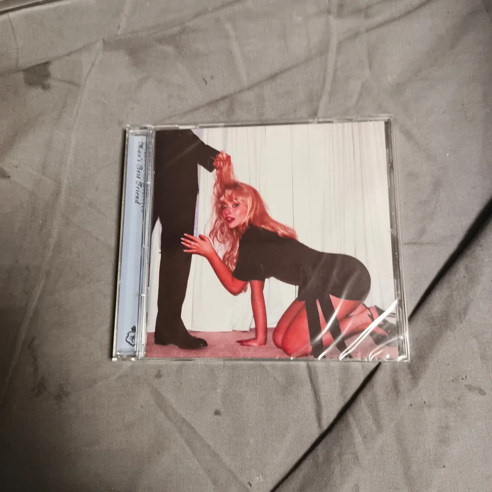 BOX OF APPROXIMATELY 30 ASSOERTED CDS INCLUDING THE MELTDOWNZ , SABRINA CARPENTER , REGGAE PAN CHRISTMAS AND BUDDY HOLLY 