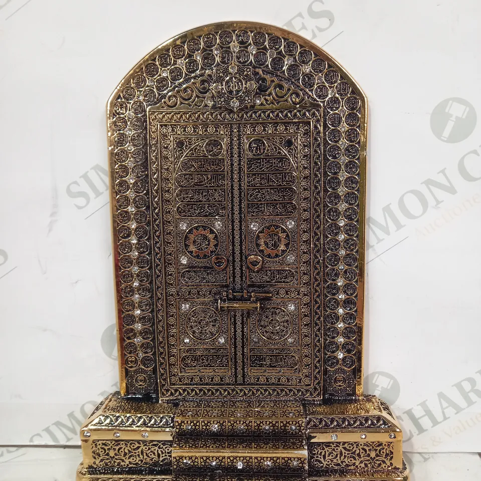 DECORATIVE PIECE IN GOLD EFFECT W. JEWELS