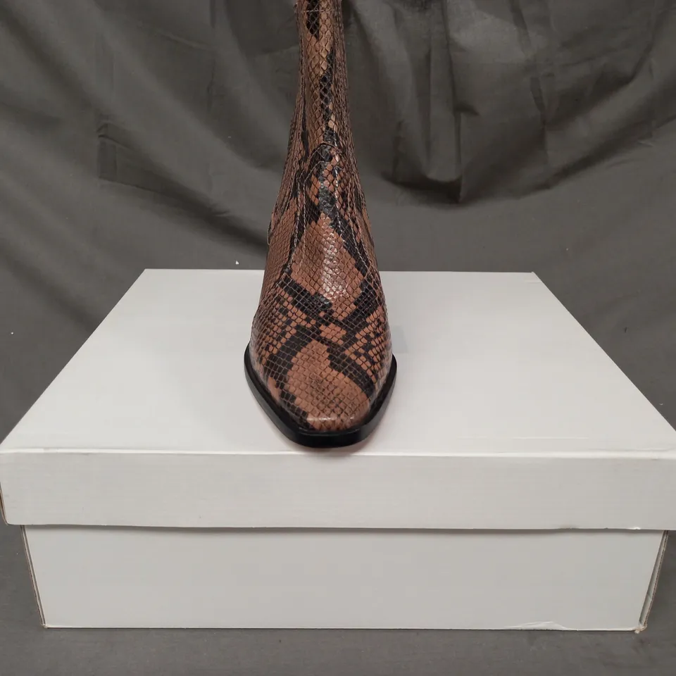 BOXED PAIR OF SOLEA FARES LEATHER ANKLE BOOTS IN TAUPE EU SIZE 36