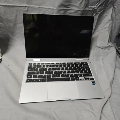 SAMSUNG NOTEBOOK 9 NP930QED LAPTOP – SILVER, INTEL EVO, AKG SOUND