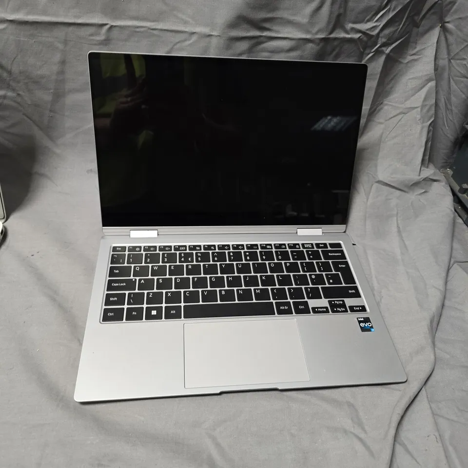 SAMSUNG NOTEBOOK 9 NP930QED LAPTOP – SILVER, INTEL EVO, AKG SOUND