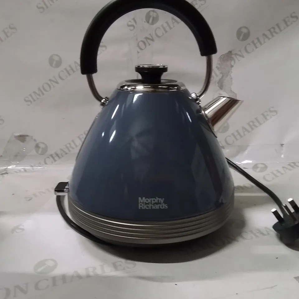 BOXED MORPHY RICHARDS VENTURE RETRO BASALT 1.5L KETTLE
