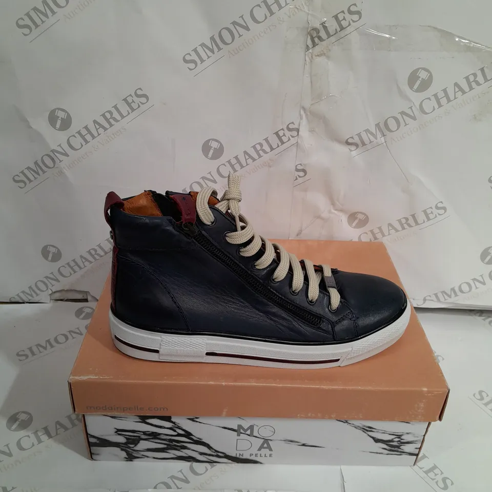 BOXED MODA FEROZI NAVY LEATHER TRAINERS SIZE 39