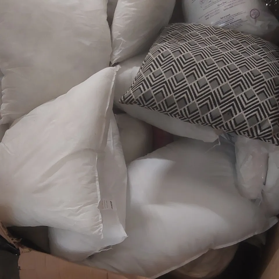 PALLET CONTAINING A VERY LARGE QUANTITY OF ASSORTED BEDDING PRODUCTS ECT
