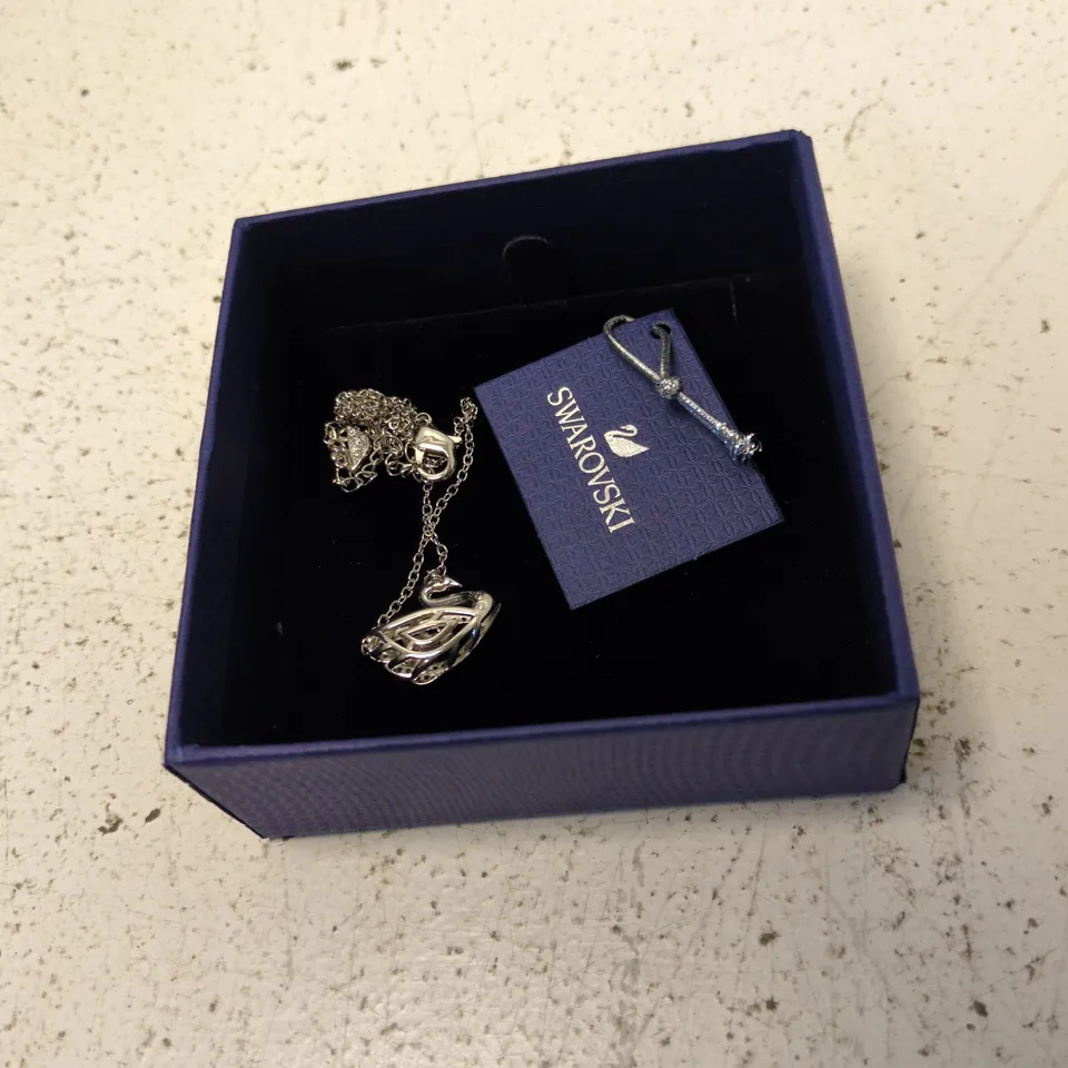 SWAROVSKI JEWELLERY SET IN BLUE BOX – NECKLACE WITH CRYSTAL PENDANT