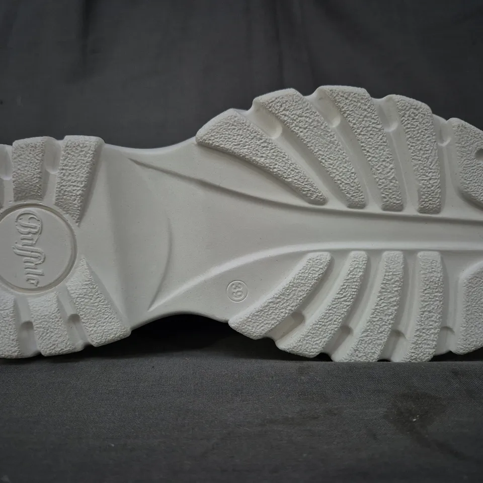 BRAND NEW BOXED PAIR OF BUFFALO LONDON CHUNKY PLATFORM TRAINERS IN WHITE UK SIZE 5.5