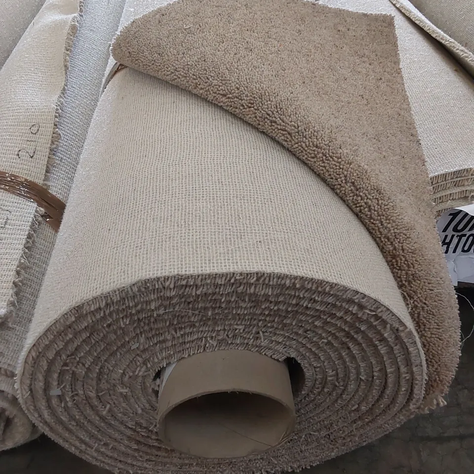 ROLL OF QUALITY DIM BERBER CLEVELAND WAY CARPET // SIZE: APPROX 4 X 8.05m