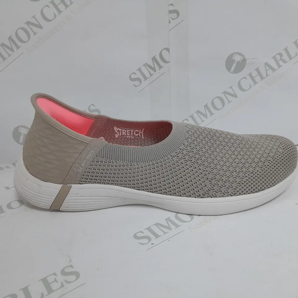 PAIR OF SKECHERS SWIFT ADVANCE SNEAKERS IN TAUPE SIZE 6