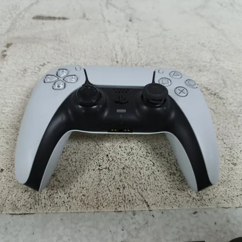 SONY PLAYSTATION 5 DUALSENSE WIRELESS CONTROLLER (WHITE/BLACK)