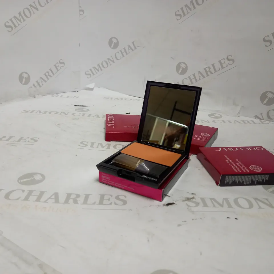 BOXED LOT OF APPROX 4 SHISEIDO LUMINAIZING SATIN FACE COLOUR