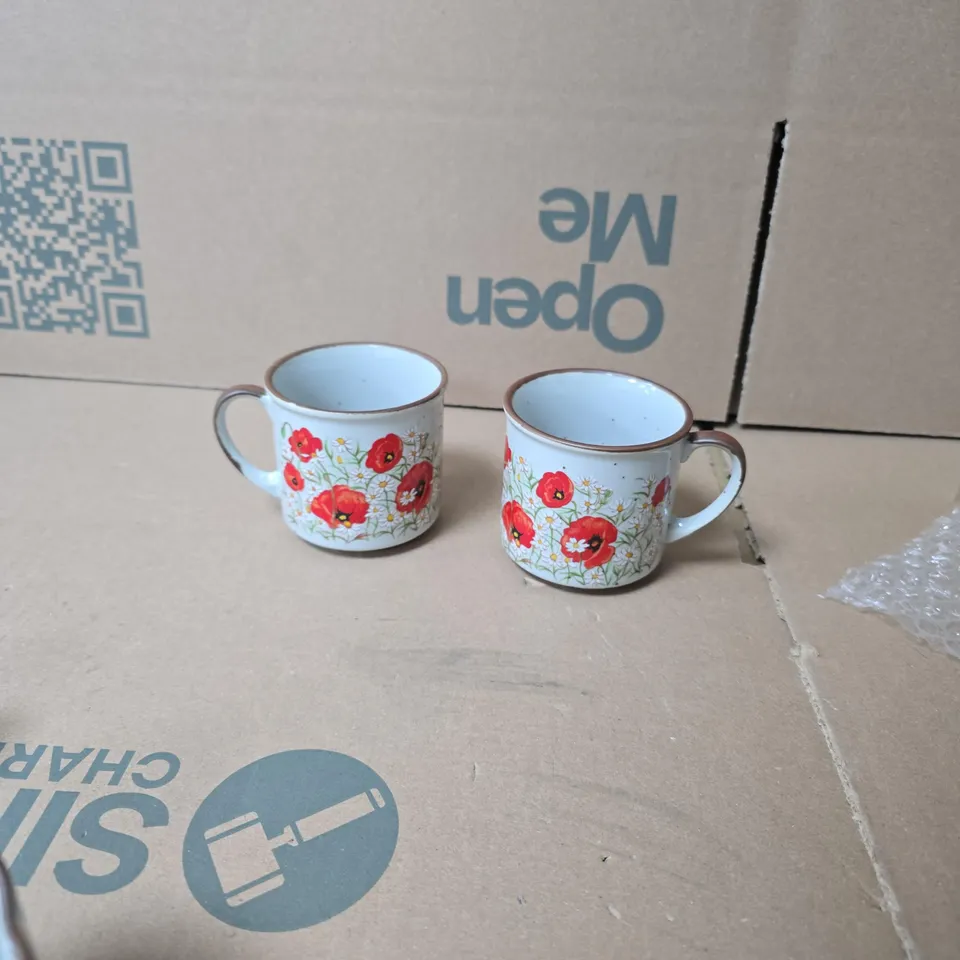 SET OF 4 JAPANESE PORCELAIN ITEMS WITH RED FLORAL PATTERN