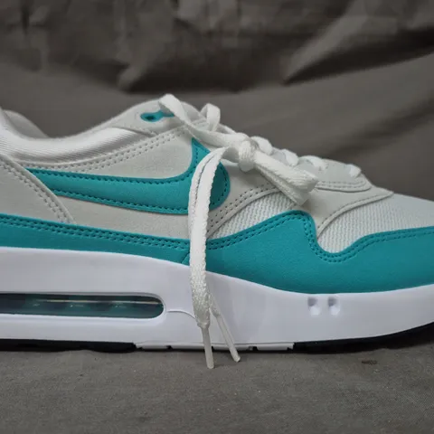 BOXED PAIR OF NIKE AIR MAX 1 '86 SHOES IN WHITE/CYAN UK SIZE 10