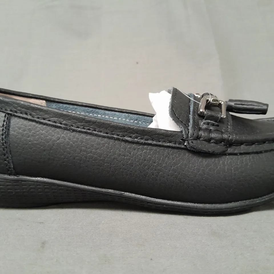 BOXED PAIR OF JO & JOE WIDE FIT FLAT LOAFERS IN BLACK UK SIZE 4