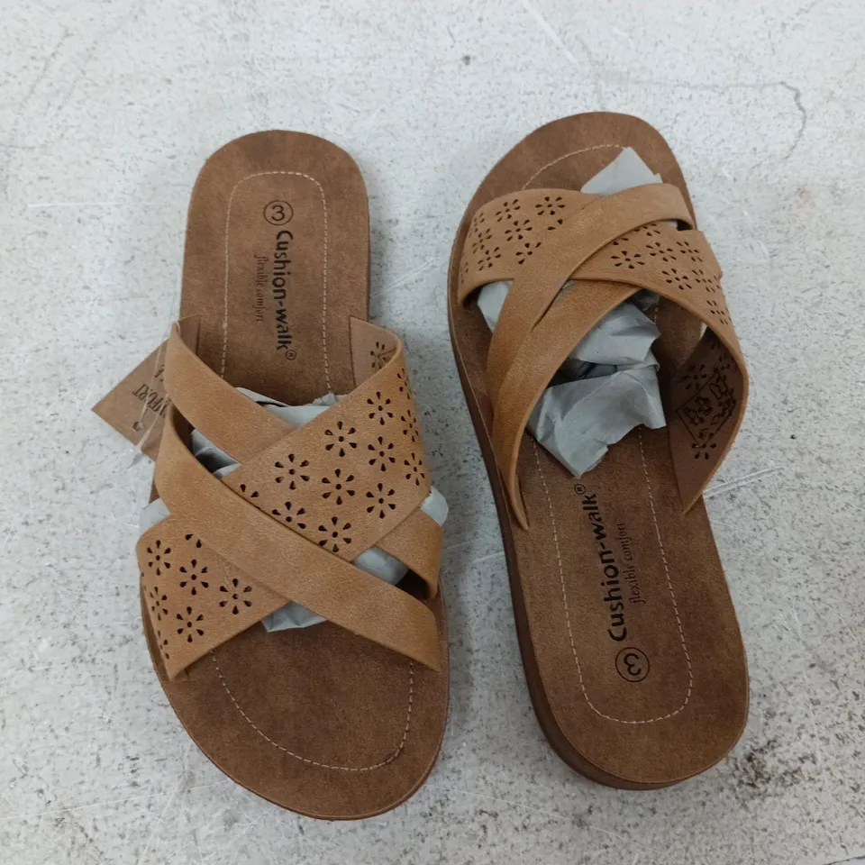 BOXED PAIR OF CUSHION-WALK CHARLOTTE SANDALS IN BEIGE - SIZE 3