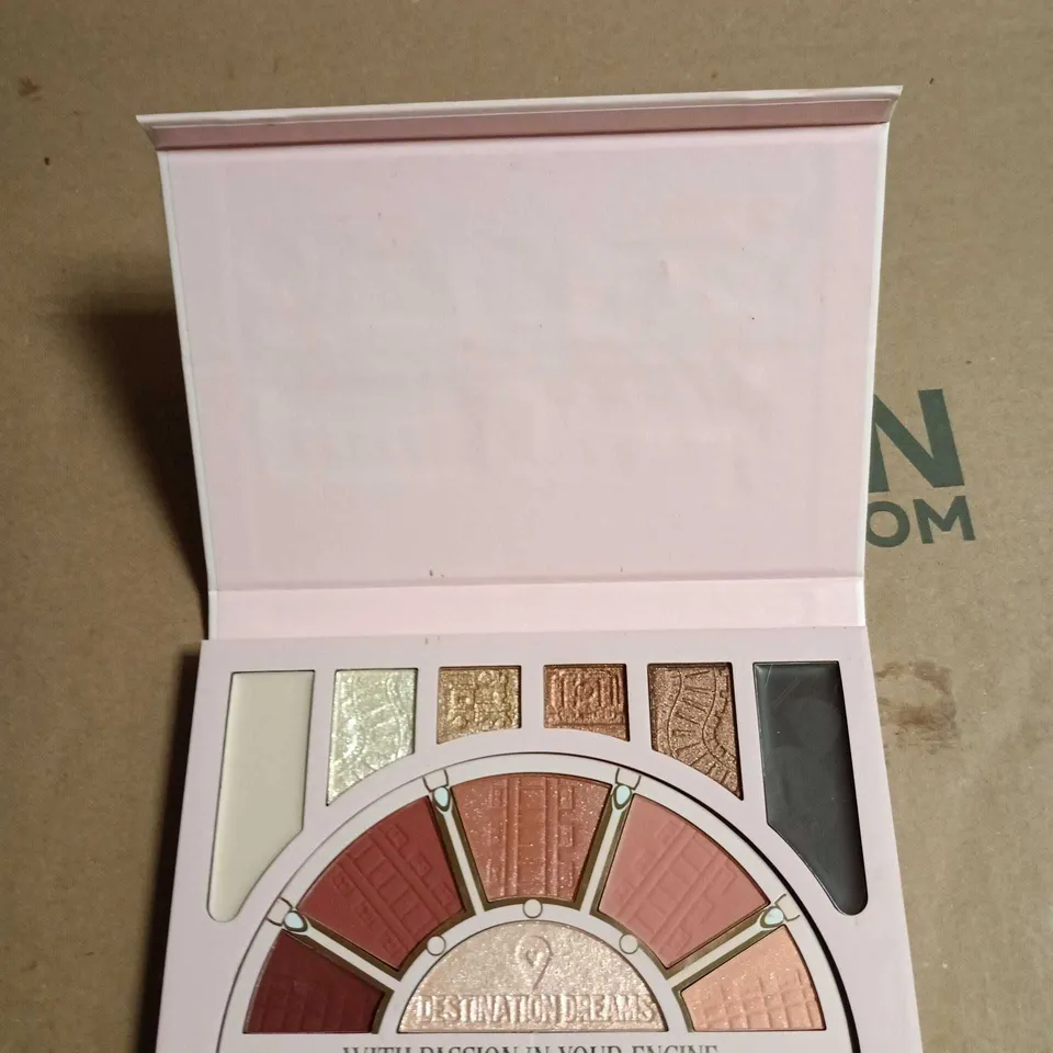 P LOUISE EXPRESS LET THE MAGIC BEGIN PALETTE FOR FACE AND EYES
