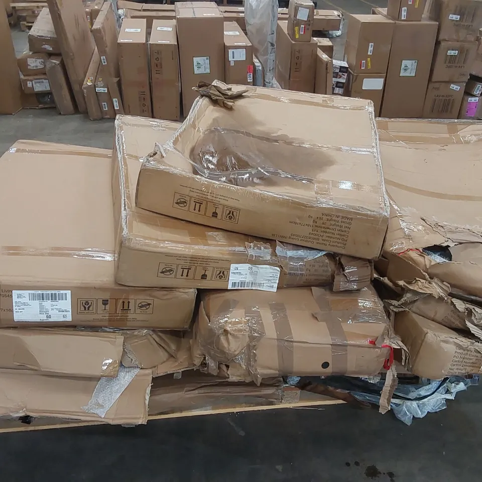 PALLET CONTAINING A LARGE ASSORTMENT OF GARDEN FURNITURE PARTS