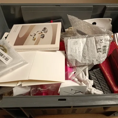 APPROXIMATELY 10 ASSORTED JEWELLERY ITEMS