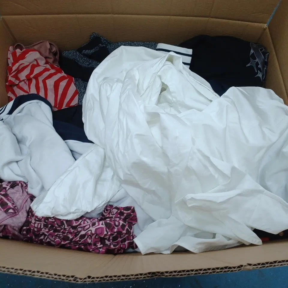 LARGE QUANTITY OF ASSORTED CLOTHING ITEMS TO INCLUDE CREW CLOTHING, M&S AND PRIMARK