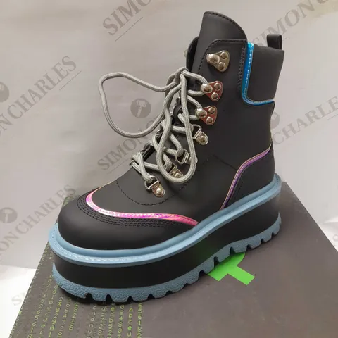 KOI SPECTRE FLASH MATRIX BLACK/TURQUOISE BOOTS - SIZE 3