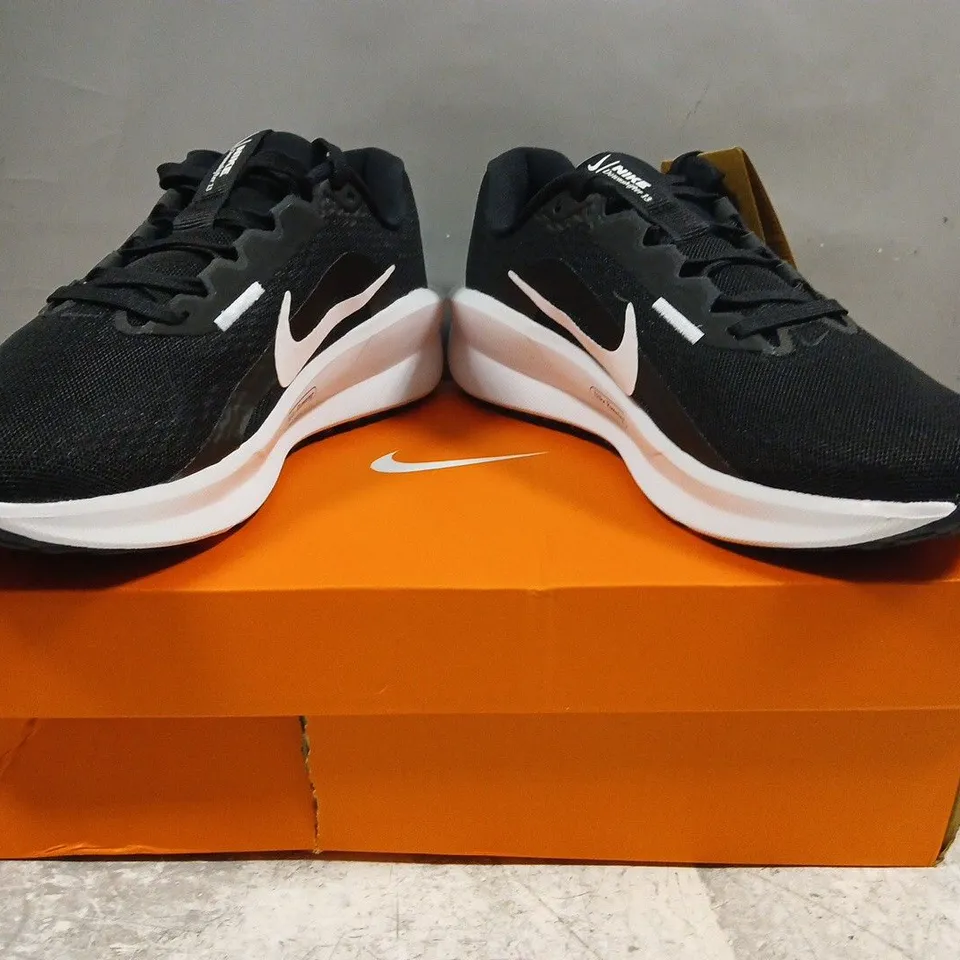 BOXED PAIR OF NIKE WOMEN'S DOWNSHIFTER 13 RUNNING SHOES IN BLACK/WHITE SIZE UK 6
