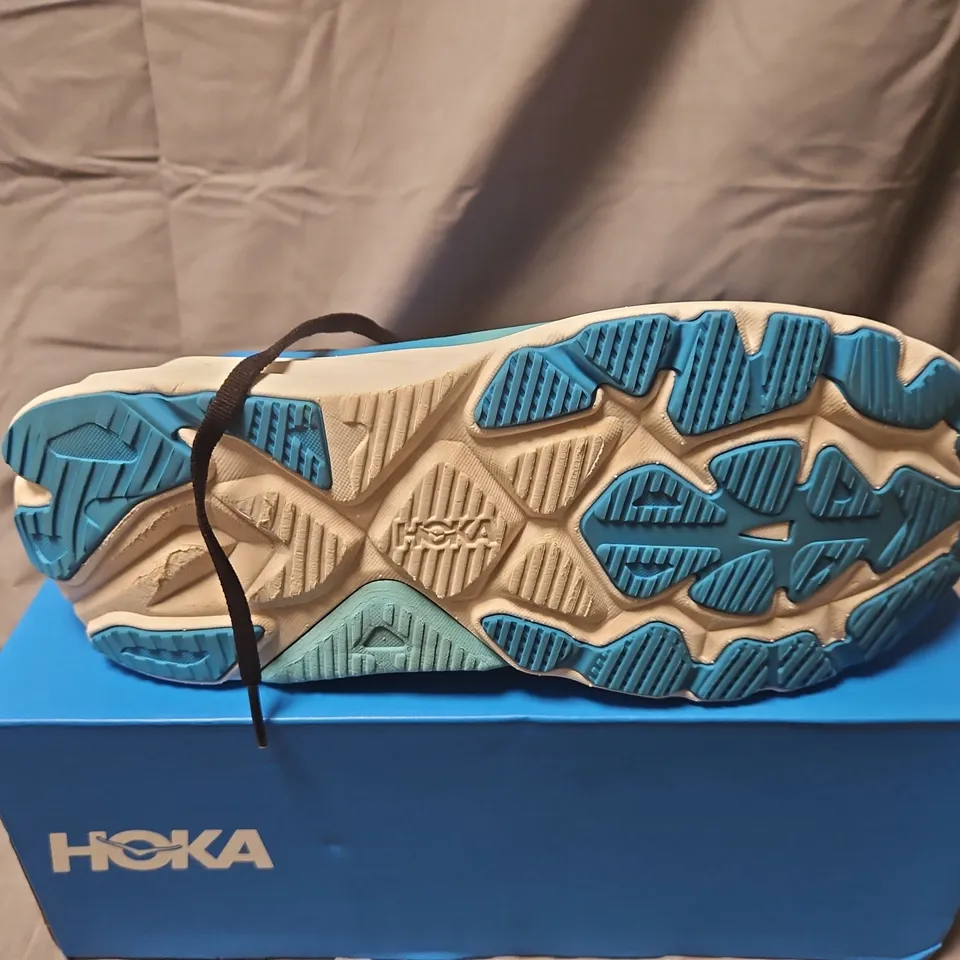 BOXED HOKA ARAHI 7 RUNNING SHOES – MEN'S, UK 8.5, BLACK/TEAL