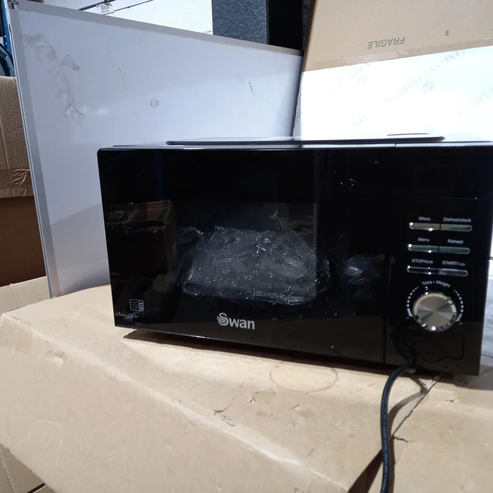 SWAN 700W MANUAL MICROWAVE - BLACK RRP £64