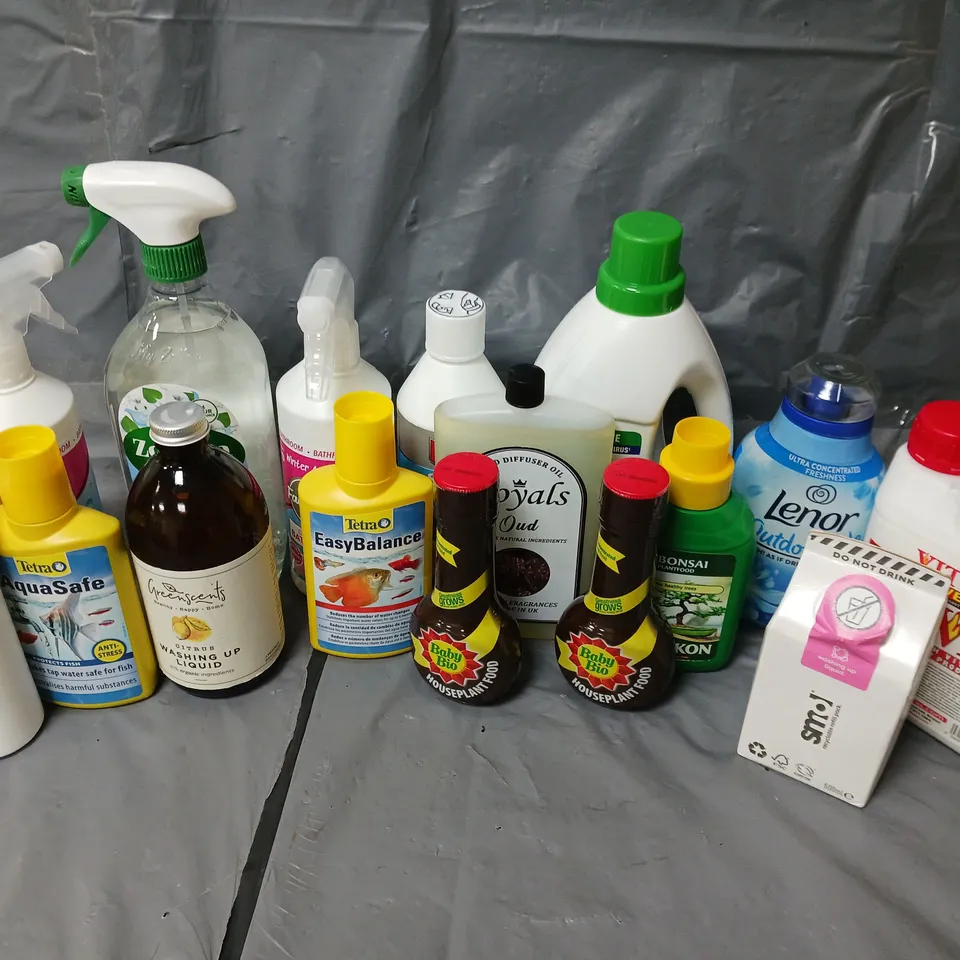 APPROXIMATELY 16 ASSORTED LIQUIDS TO INCLUDE PVA GLUE (1L), CITRUS WASHING UP LIQUID (500ml), TETRA AQUASAFE (250ml), ETC - COLLECTION ONLY