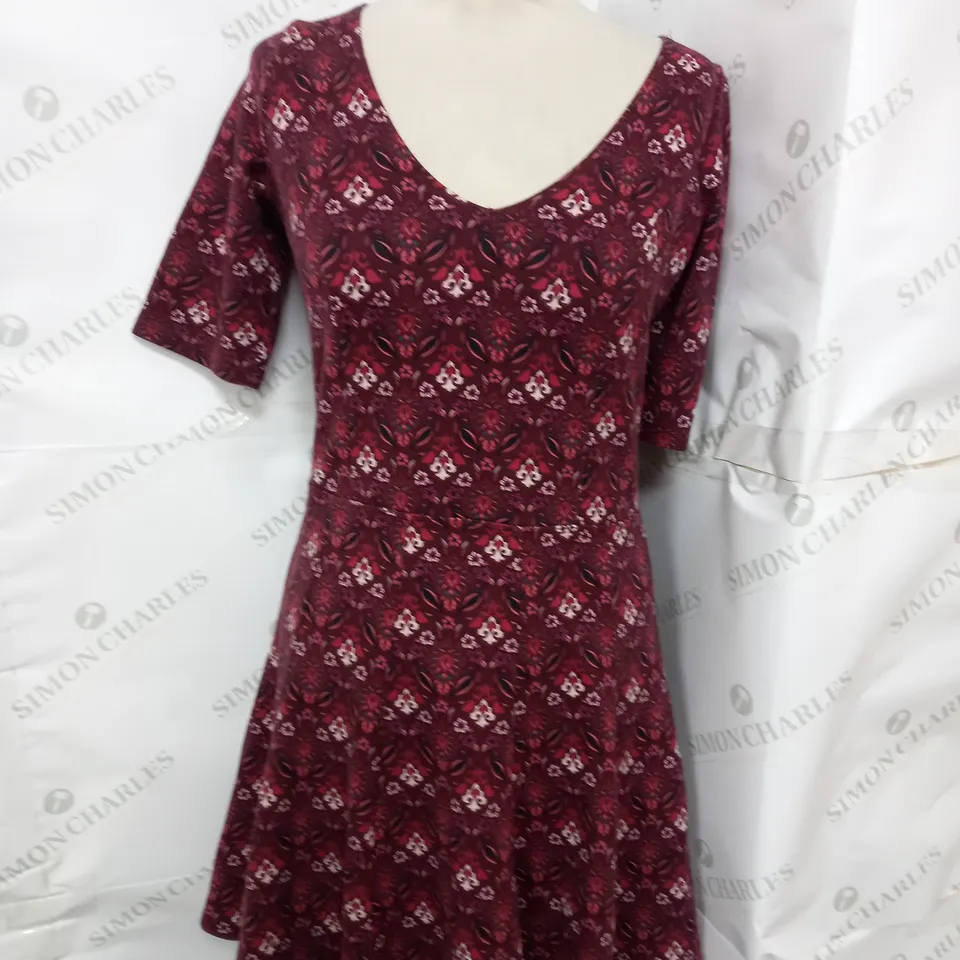 HOLLISTER LOW ROUND NECK MINO DRESS IN RED FLORAL - MEDIUM