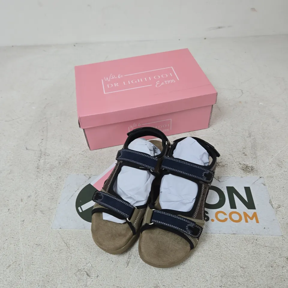 DR LIGHTFOOT WIDE FIT SANDALS – NAVY, KHAKI & BROWN, UK 4 (STYLE NO. 28800201)