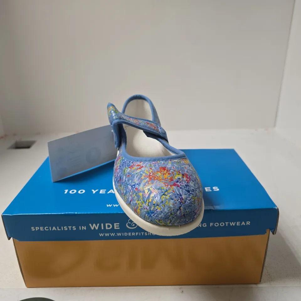 DBSHOES ABSTRACT BLUE FITTIN 2V UK 4 SHOES BOXED