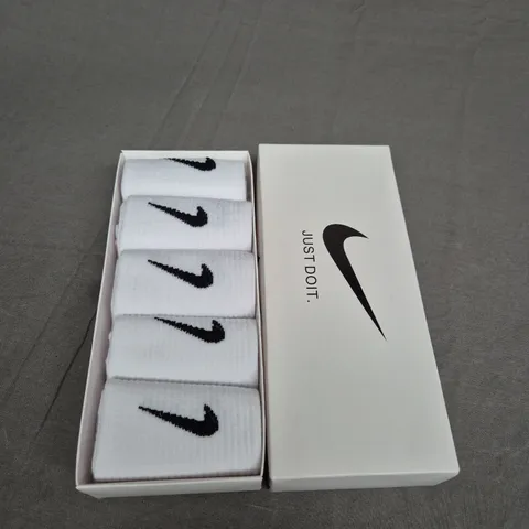 BOX NIKE CREW SOCKS IN WHITE - X6 