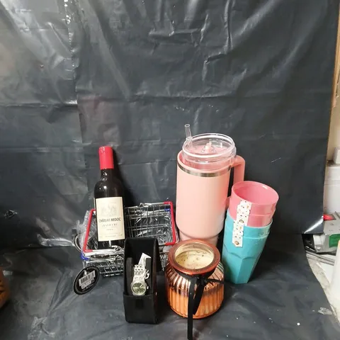 APPROXIMATELY 10 ASSORTED ITEMS TO INCLUDE TUMBLER, ROAMER POWER WATCH, PLASTIC CUPS, ETC