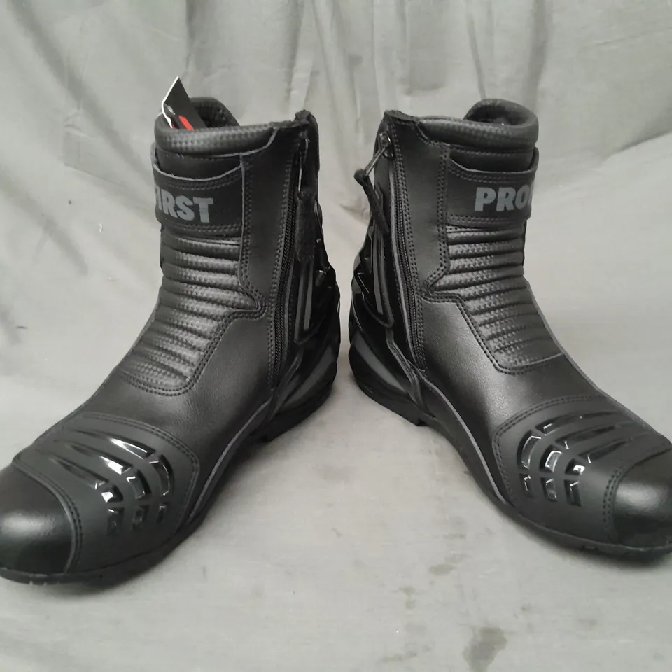 BOXED PAIR OF PROFRIST MOTORCYCLE ANKLE BOOTS IN BLACK UK SIZE 8