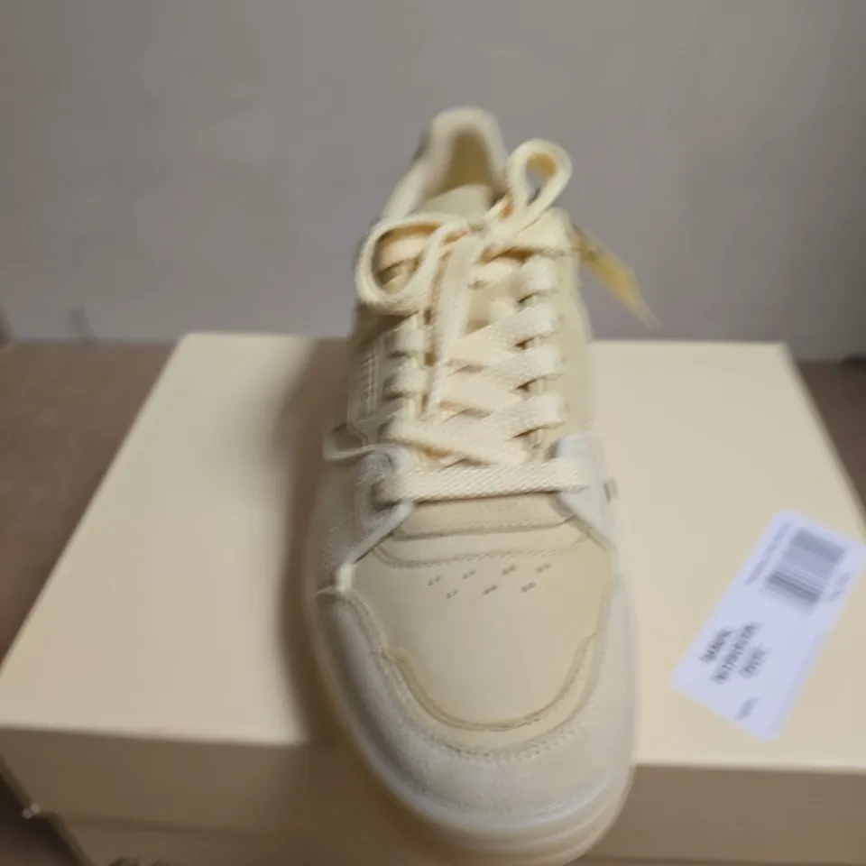 BOXED PAIR OF AXEL ARIGATO CLAY SNEAKER – LUK SIZE 8