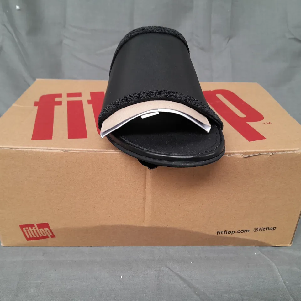 BOXED PAIR OF FITFLOP LEATHER SLIDES IN BLACK UK SIZE 7