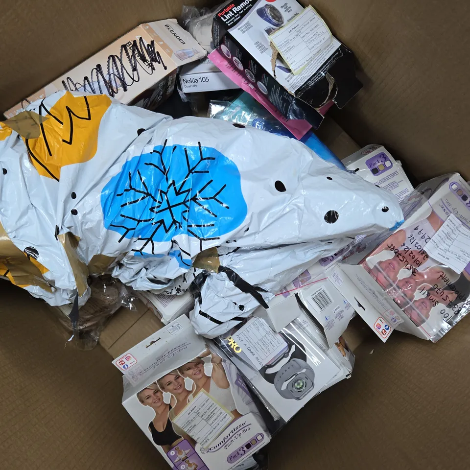 APPROXIMATELY 12 ASSORTED ITEMS TO INCLUDE COMFORTISSE PUSH UP BRA, VACUUM AIR PUMP, TECH CHARGE BONUS PACK, ETC