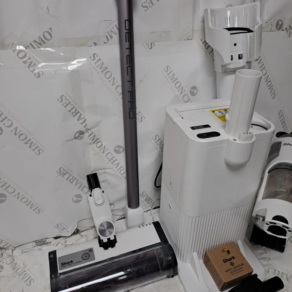 BOXED SHARK 1.3L AUTO EMPTY VACUUM CLEANER IW3510UK