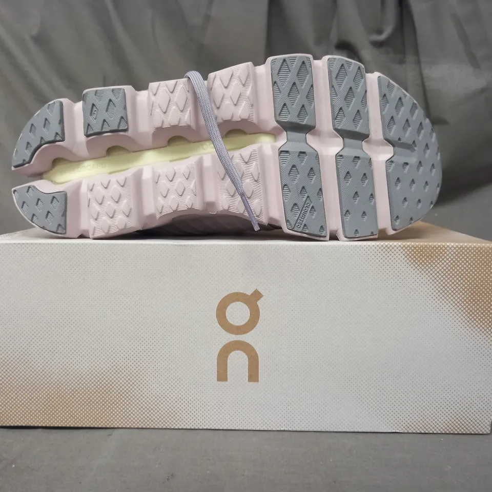 BOXED PAIR OF ON CLOUDSWIFT 3 SHOES IN IVORY/LILY UK SIZE 6