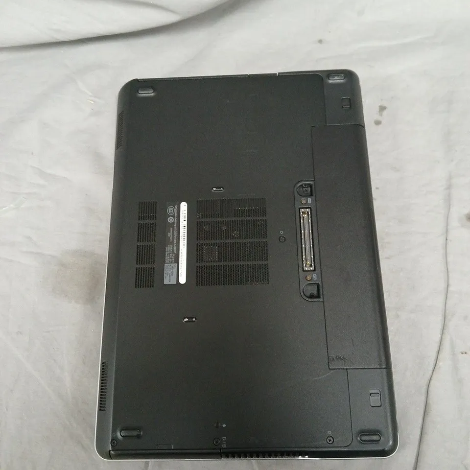 DELL LATITUDE E6440 LAPTOP - INTEL CORE I5-4310M, 4GB RAM, 320GB HDD, 14-INCH DISPLAY, WINDOWS 7. DOES NOT POWER ON