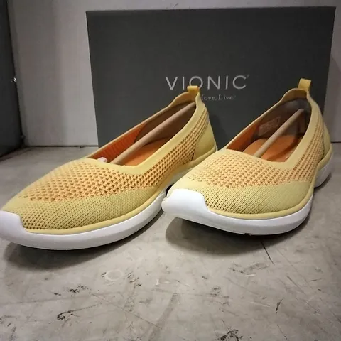 BOXED VIONIC WOMEN'S BALLERINAS SIZE 7.5 , 3 PAIRS