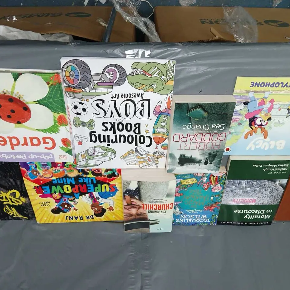 LARGE QUANTITY OF ASSORTED BOOK TO INCLUDE BRANDON SANDERSON, ANA HUANG AND JULIA DONALDSON