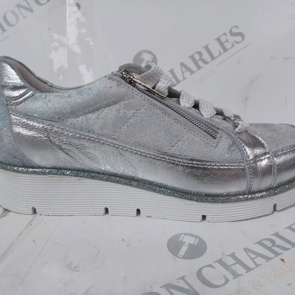 MODA IN PELLE GENE SILVER LEATHER SIZE 6 WEDGE TRAINERS - BOXED 