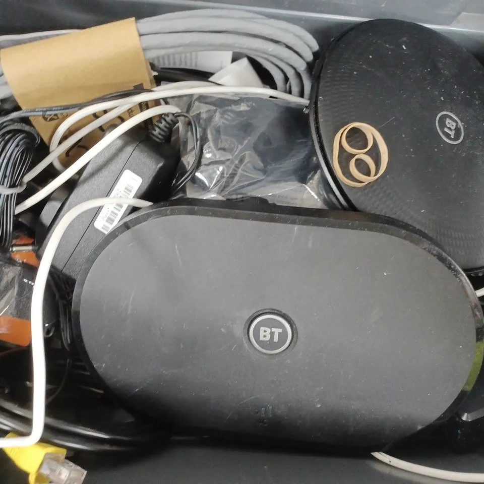 APPROXIMATELY 10 ASSORTED ELECTRICAL ITEMS TO INCLUDE BT WI-FI ROUTER, SKY STREAMING BOX, ETC