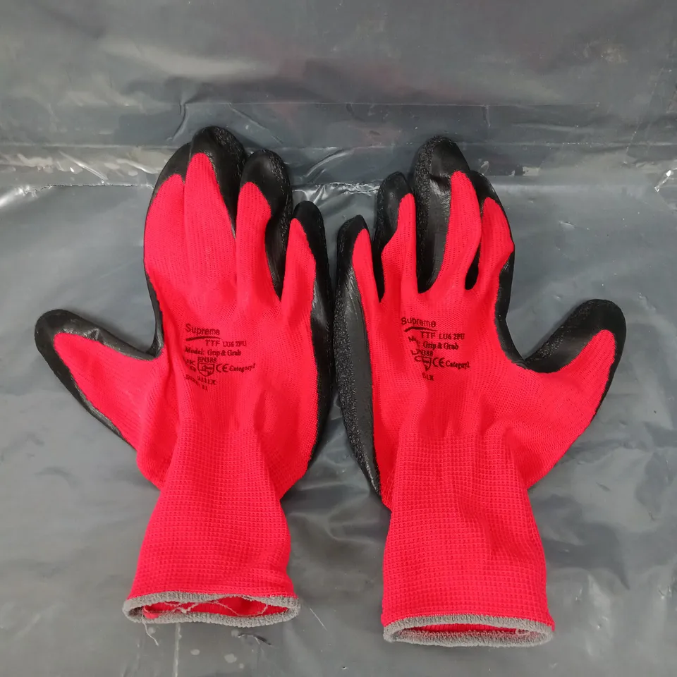 APPROXIMATELY 25 SUPREME GRIP AND GRAB LATEX COATED WORK GLOVES - SIZE 11 