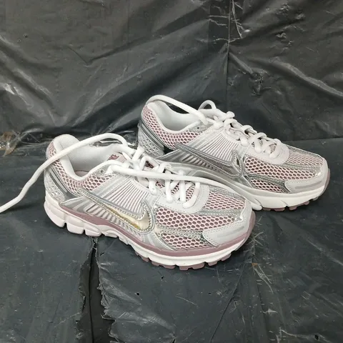 UNBOXED PAIR OF NIKE ZOOM VOMERO SILVER/PINK UK 4.5 
