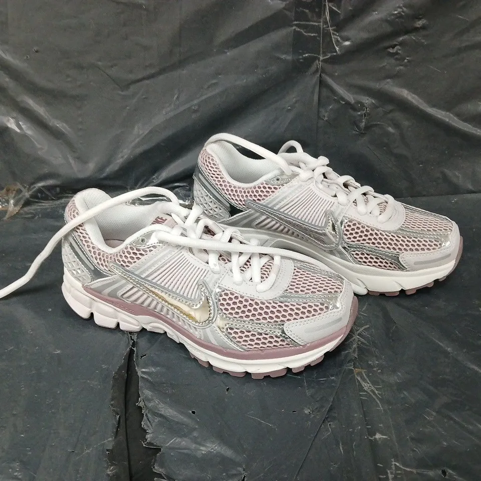 UNBOXED PAIR OF NIKE ZOOM VOMERO SILVER/PINK UK 4.5 